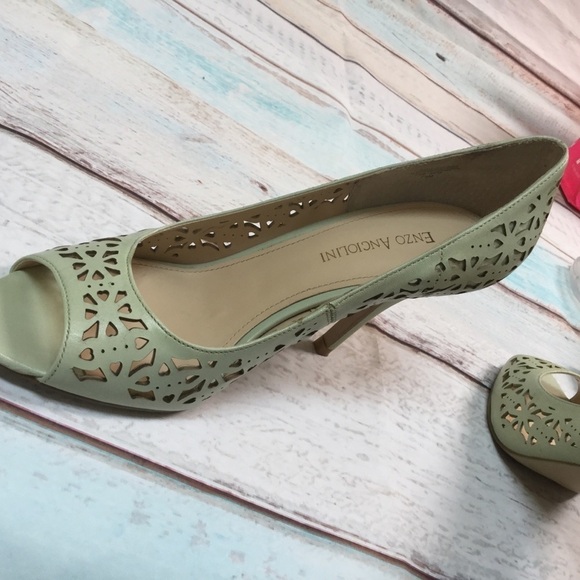 Enzo Angiolini Megastar Mid Heel Pumps Mint Green Lazer Cut Size 7.5 M - Picture 10 of 11